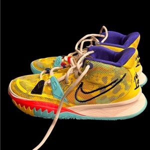 Nike Kylie 1 world 1 people Sneakers with yellow strike size 8 CQ 9326-700